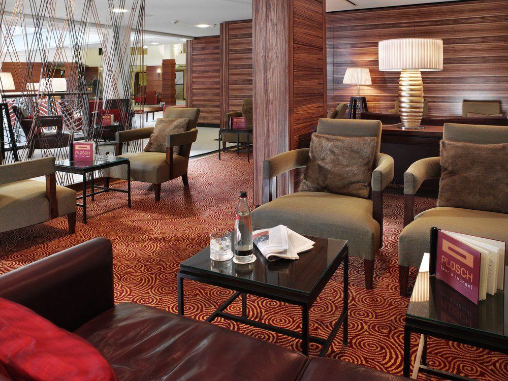 فندق كولونيا ماريوت المظهر الخارجي الصورة The lounge at the airport