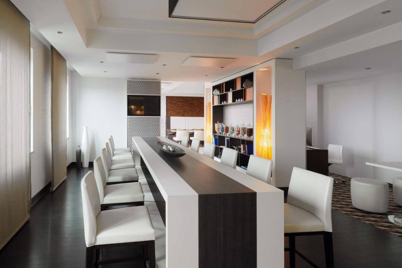 فندق كولونيا ماريوت المظهر الخارجي الصورة The lounge at the airport