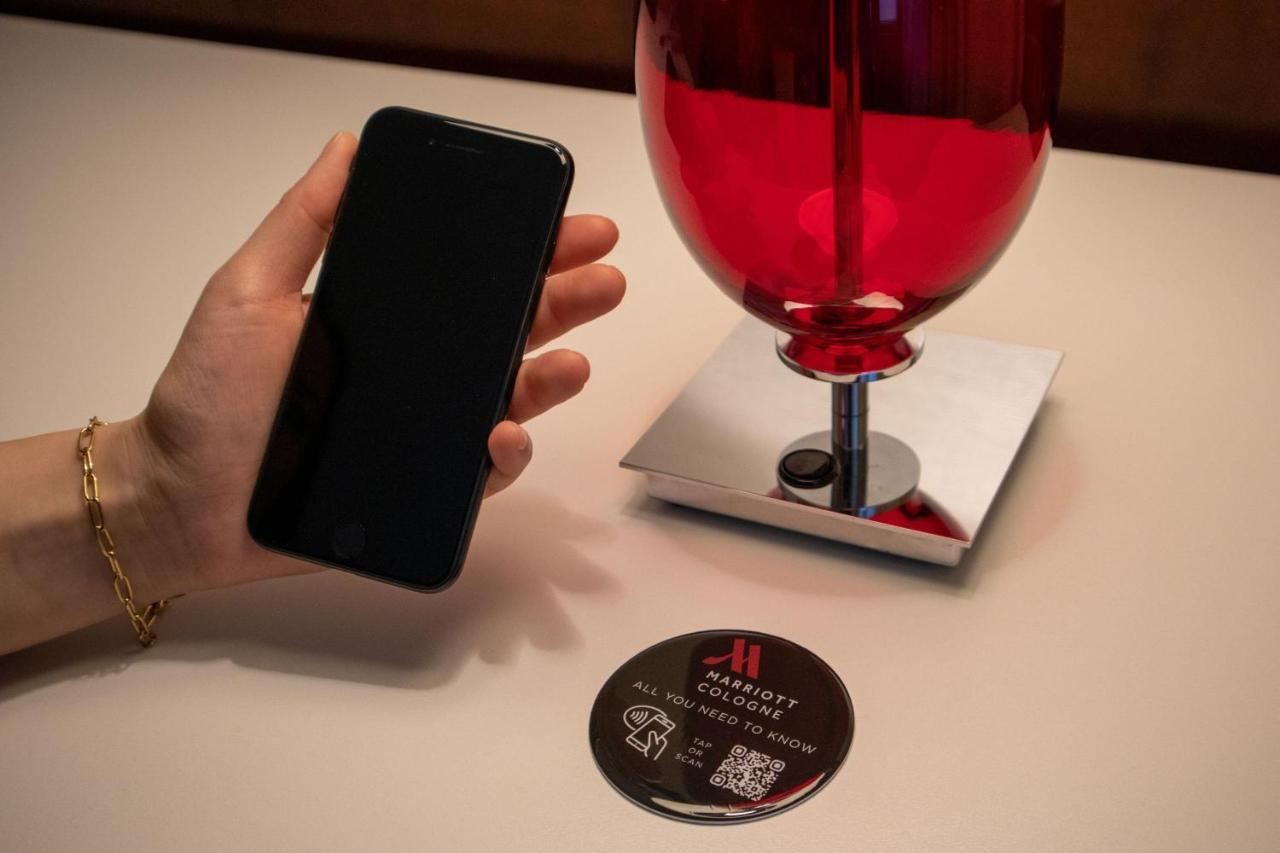 فندق كولونيا ماريوت المظهر الخارجي الصورة A wireless charging pad