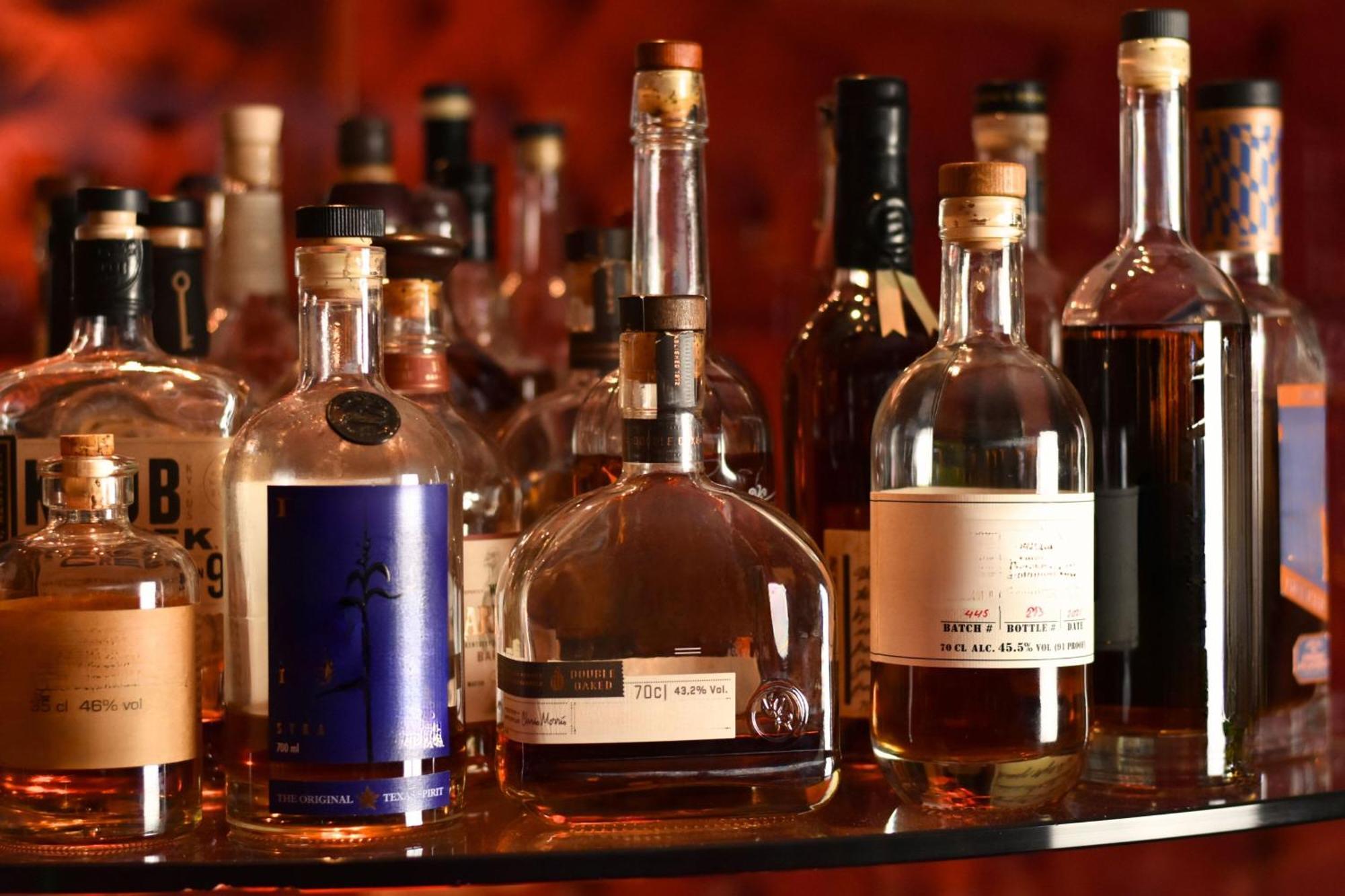 فندق كولونيا ماريوت المظهر الخارجي الصورة A selection of Scotch whisky