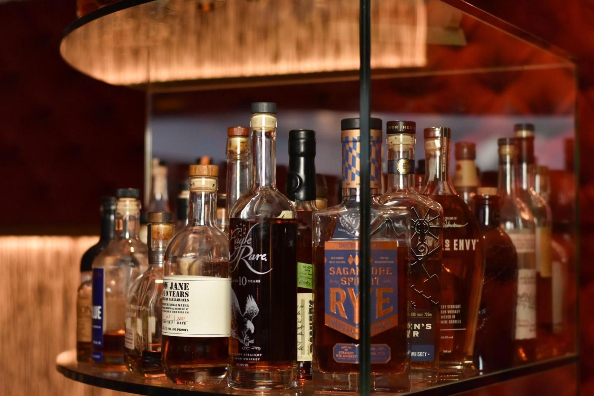 فندق كولونيا ماريوت المظهر الخارجي الصورة A selection of American single malt whiskey