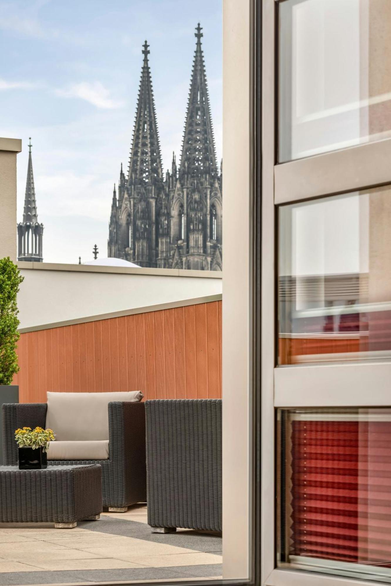فندق كولونيا ماريوت المظهر الخارجي الصورة View of the Cologne Cathedral from the hotel